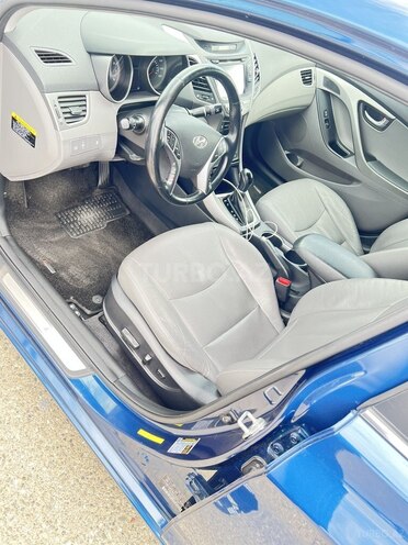 Hyundai Elantra-7