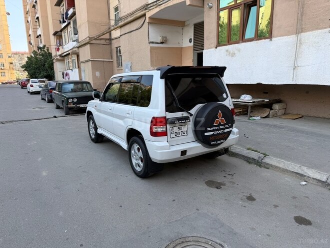 Mitsubishi Pajero io-4