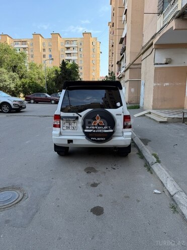 Mitsubishi Pajero io-5