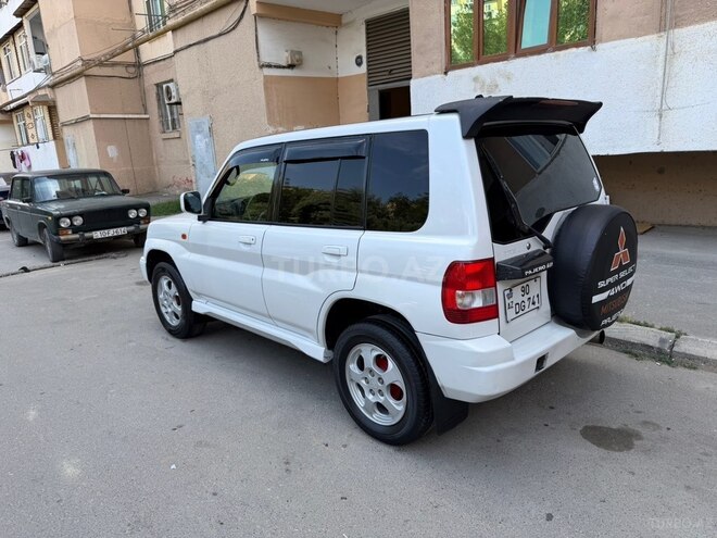 Mitsubishi Pajero io-11