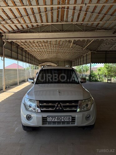 Mitsubishi Pajero-2