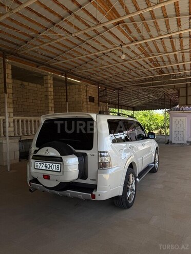 Mitsubishi Pajero-5