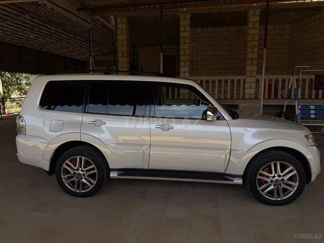 Mitsubishi Pajero-3