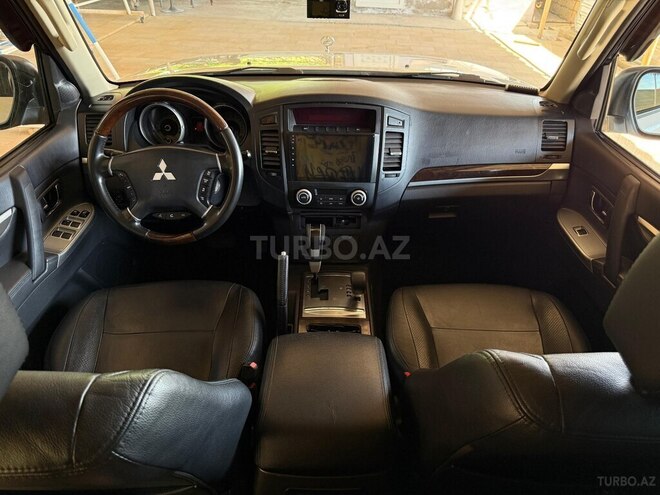 Mitsubishi Pajero-7
