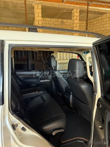 Mitsubishi Pajero-10