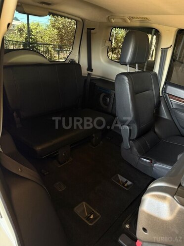 Mitsubishi Pajero-12