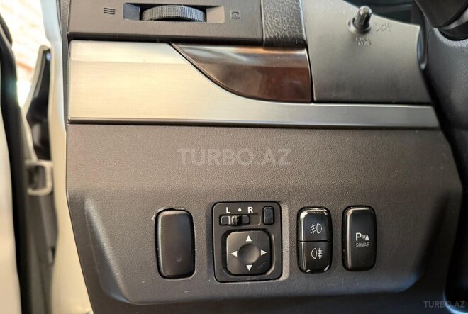 Mitsubishi Pajero-16