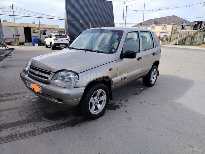 Chevrolet Niva-4