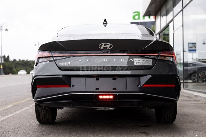 Hyundai Elantra-4