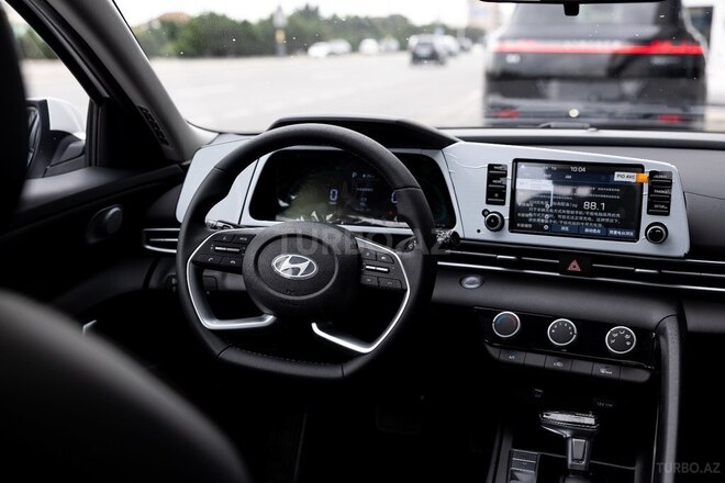 Hyundai Elantra-13