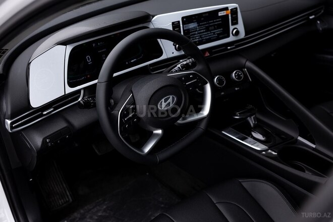 Hyundai Elantra-12