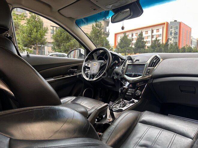 Chevrolet Cruze-12
