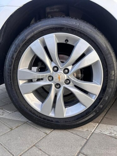 Chevrolet Cruze-18