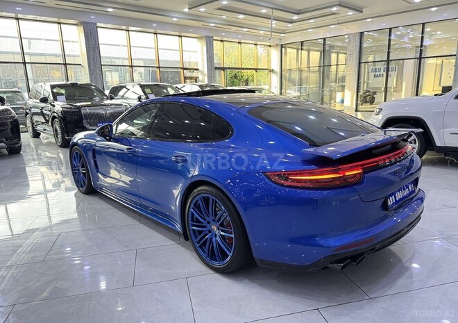 Porsche Panamera Turbo-6