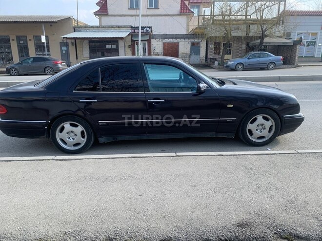 Mercedes E 230-5