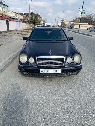 Mercedes E 230-1
