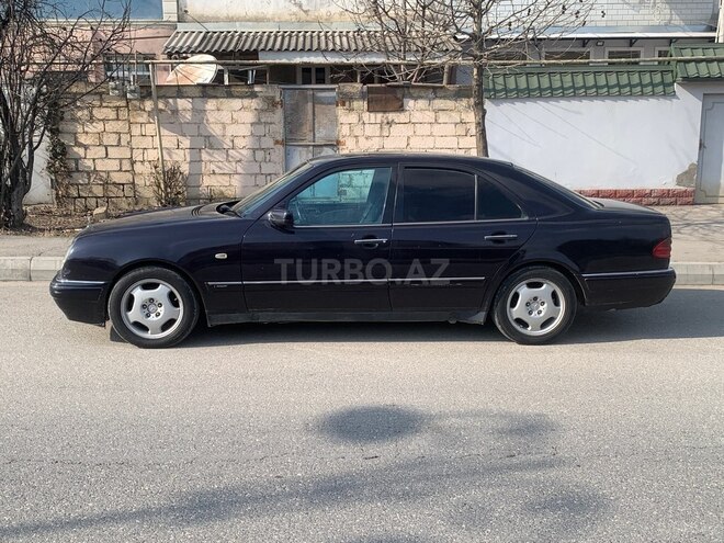 Mercedes E 230-2