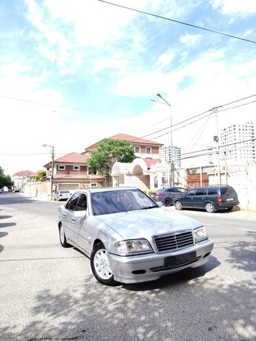 Mercedes C 220-1