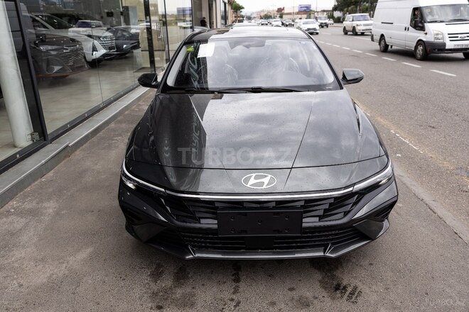 Hyundai Elantra-1