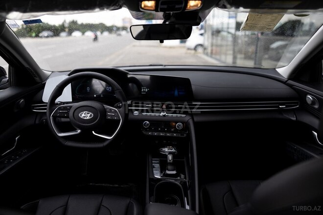 Hyundai Elantra-16