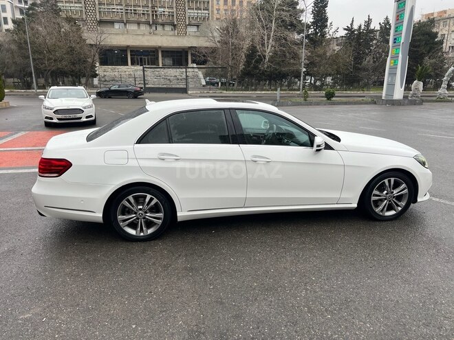 Mercedes E 220-12