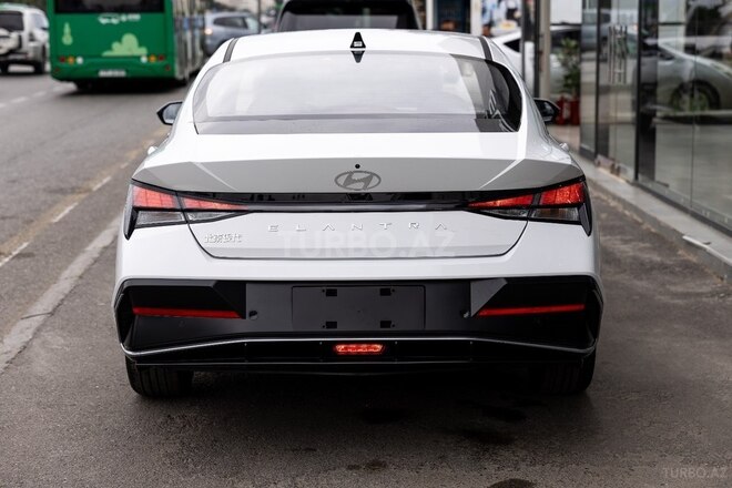 Hyundai Elantra-4
