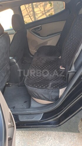 Hyundai Elantra-5