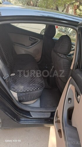 Hyundai Elantra-4
