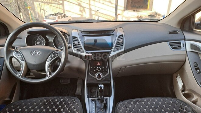 Hyundai Elantra-7
