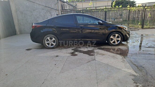 Hyundai Elantra-3