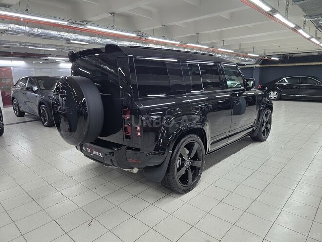Land Rover Defender-7