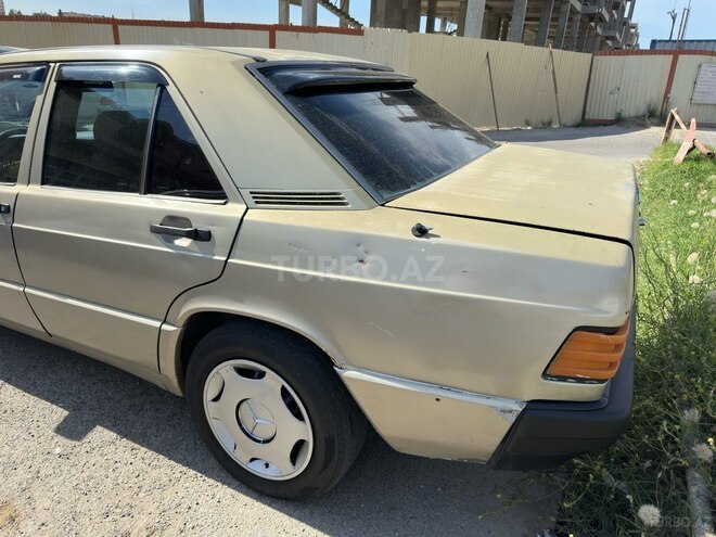 Mercedes 190-9