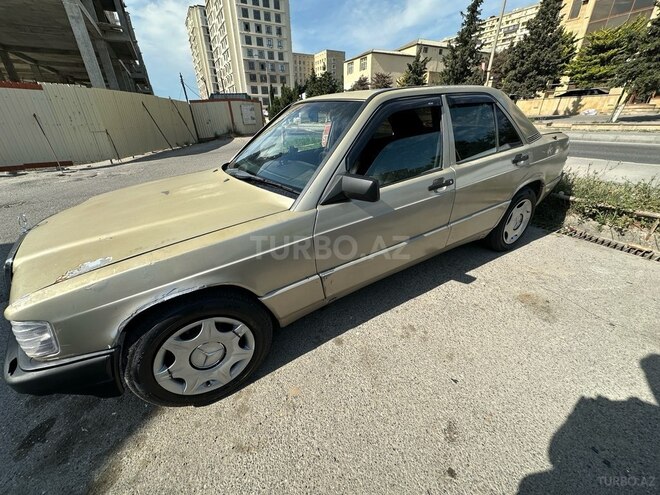 Mercedes 190-10