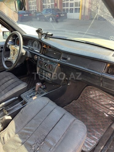 Mercedes 190-13