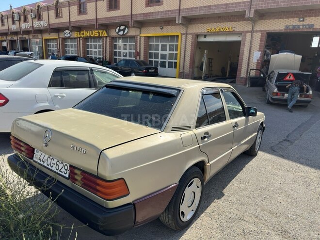 Mercedes 190-11