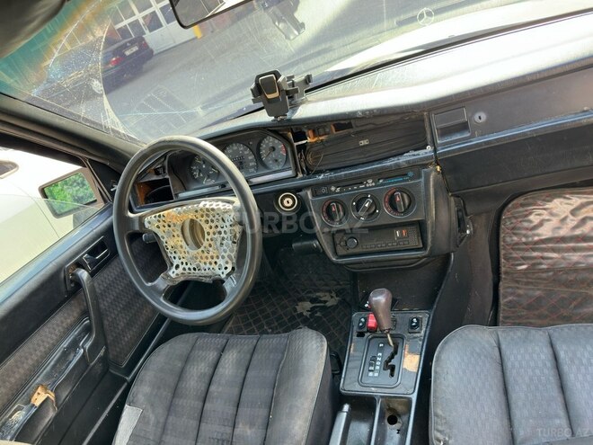 Mercedes 190-12