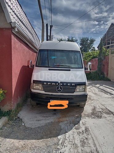 Mercedes Sprinter 208-1