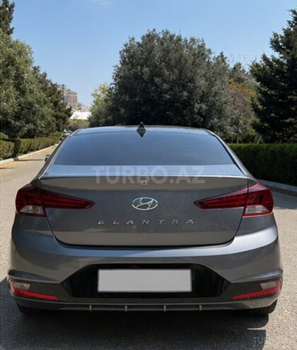 Hyundai Elantra-2