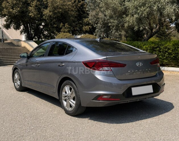 Hyundai Elantra-6