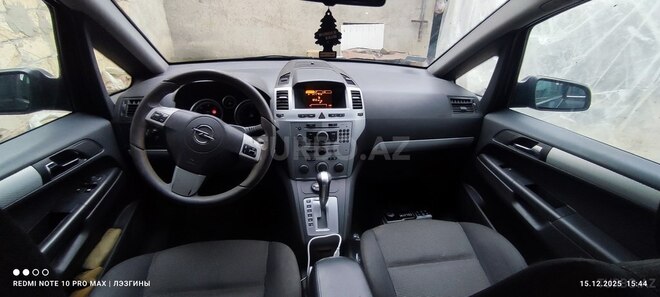 Opel Zafira-2
