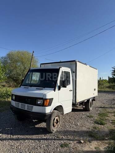 Mercedes 410 D-8