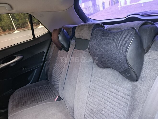 Toyota Auris-13