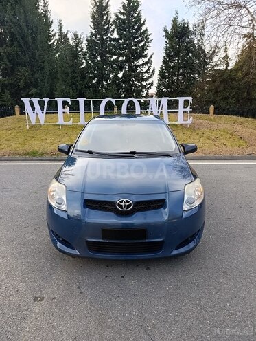 Toyota Auris-1