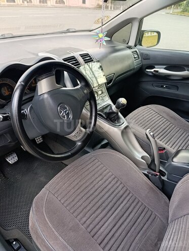 Toyota Auris-12