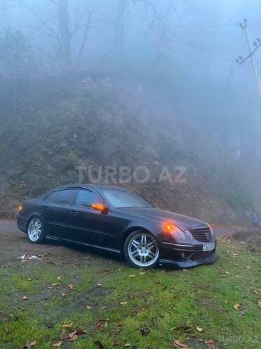Mercedes E 200-11