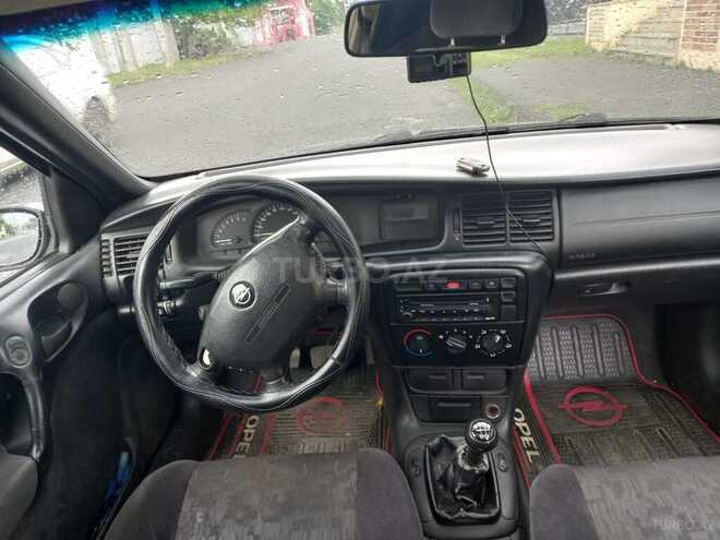 Opel Vectra-4
