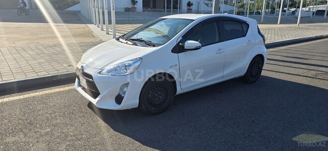 Toyota Aqua-2