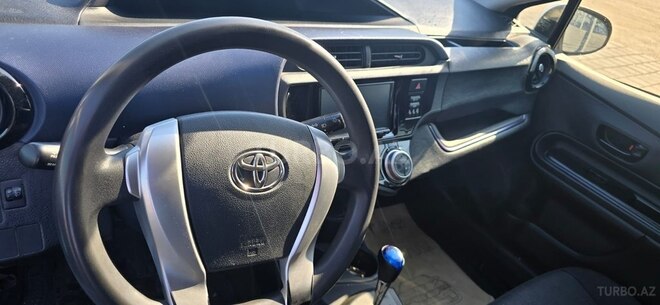 Toyota Aqua-6
