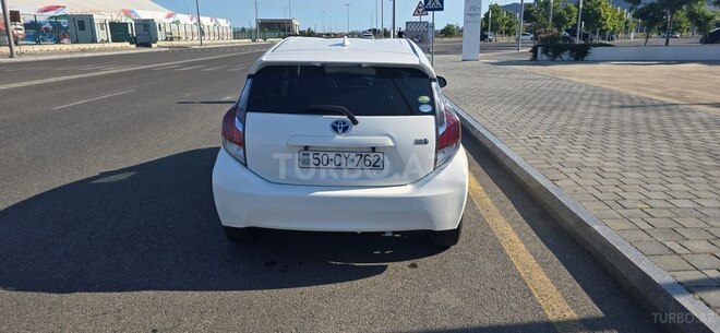 Toyota Aqua-5