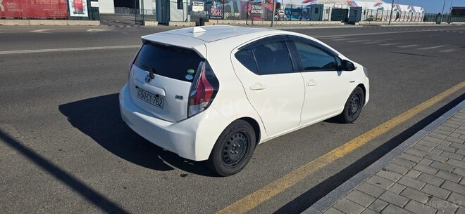 Toyota Aqua-4